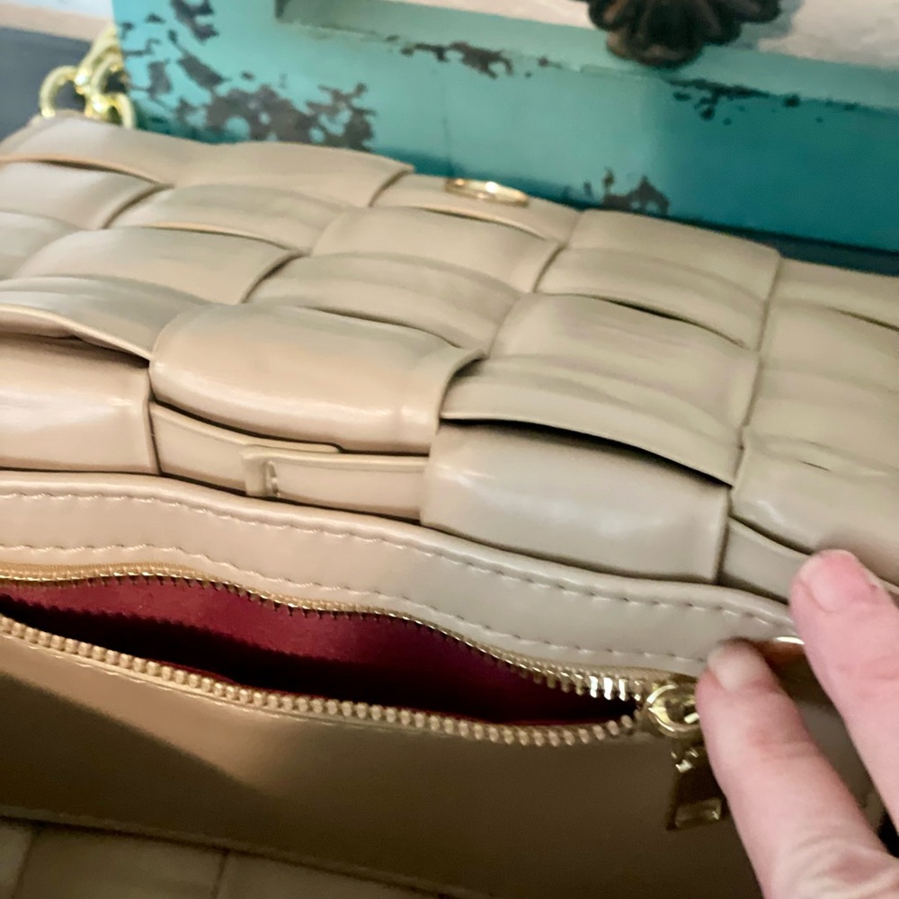 Vegan Leather crossbody handbag - Picture 6 of 7